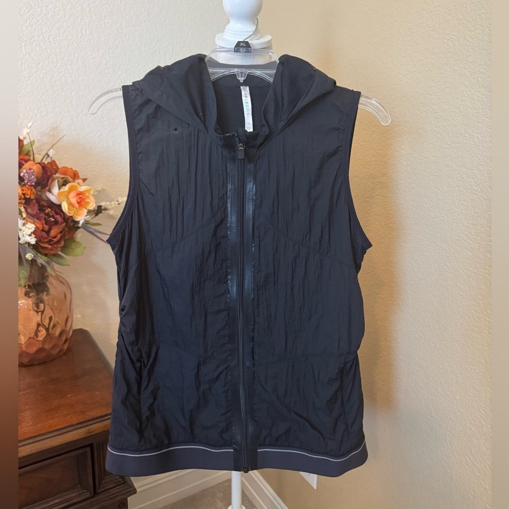 Fabletics Black Kennedy Vest Medium Hoodie - Picture 3 of 4